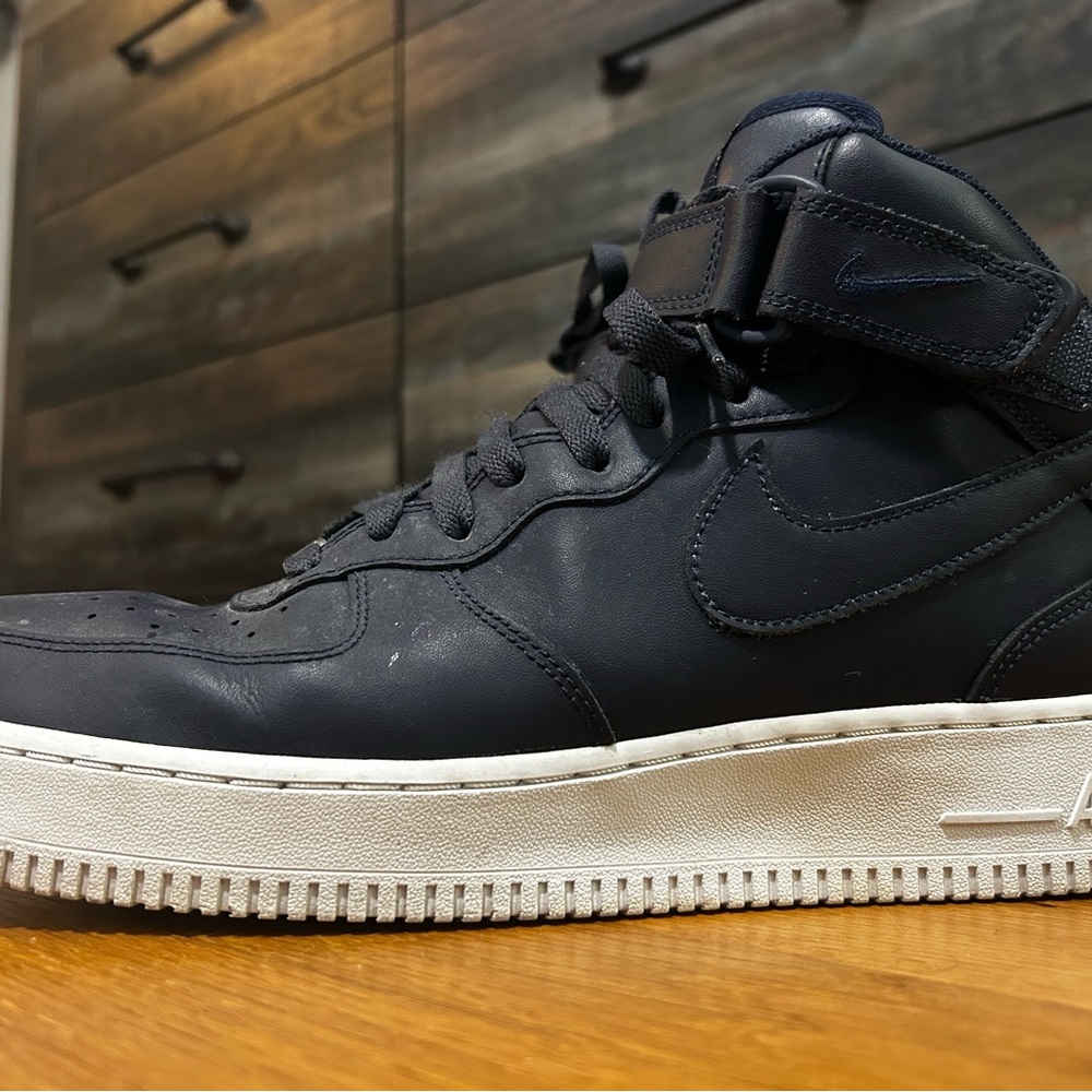 Nike Air Force 1 Mid ‘07 Obsidian White size 10M